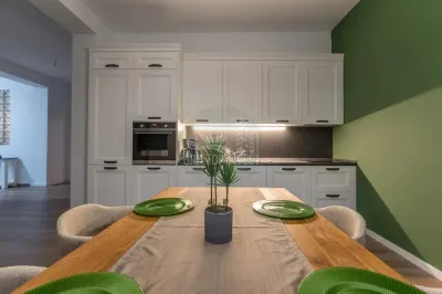 Apartament de LUX 3 camere si curte Parc Sub Arini - foto 2