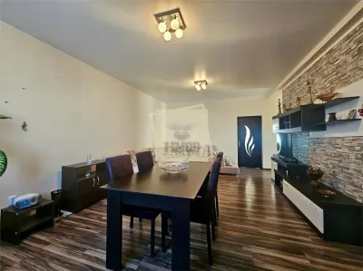 Apartament 3 camere terasa 80 mp si  curte 145 mp zona Calea Cisnadiei - foto 9