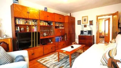 Apartament 3 camere decomandat – Etaj 2/4 – Zonă excelentă, aproape de Liceul Pedagogic. - foto 3