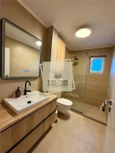 Apartament  4 camere 2 bai si loc parcare zona Kogalniceanu - foto 14