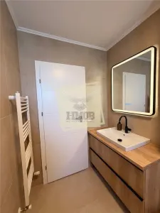 Apartament  4 camere 2 bai si loc parcare zona Kogalniceanu - foto 16