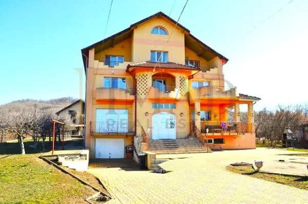 Casă 8 camere Târgoviște - poza 1