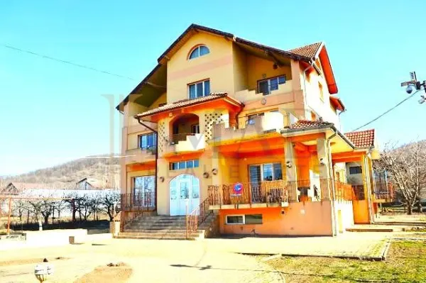 Casă 8 camere Târgoviște - poza 2