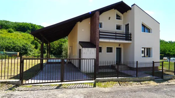 Casă 5 camere Târgoviște - poza 1
