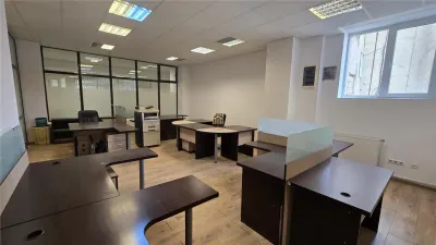 Spatiu Birouri - 180 mp! In Suceava! De Inchiriat! 0727817187 - foto 13