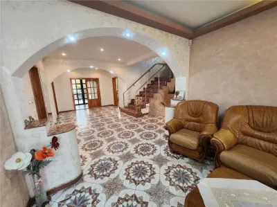 CASĂ PREMIUM CU TERASĂ ȘI MULT SPAȚIU | SUCEAVA | 499.000 Euro | 0% COMISION - foto 4