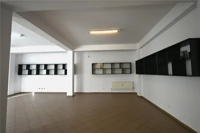 Spatiu birouri 82 mp De inchiriat  Suceava  Cartier Obcini 07257817187 - foto 2