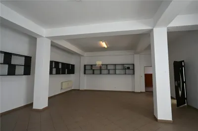 Spatiu birouri 82 mp De inchiriat  Suceava  Cartier Obcini 07257817187 - foto 5