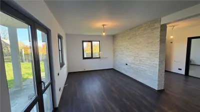 Casă Nouă de Vânzare în Mitocu Dragomirnei, Suceava | 6 Ari Teren | Pret 140500 euro | Comision 0 - foto 8