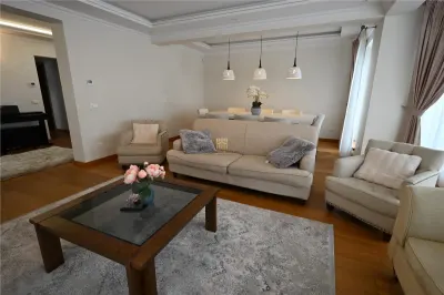 Casă de Lux în Suceava | 300 MP Utili | 5 Dormitoare | 5.000 MP Teren | Iaz | Panoramă | 880.000  Euro  | Comision 0 - foto 12