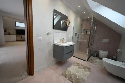 Casă de Lux în Suceava | 300 MP Utili | 5 Dormitoare | 5.000 MP Teren | Iaz | Panoramă | 880.000  Euro  | Comision 0 - foto 20