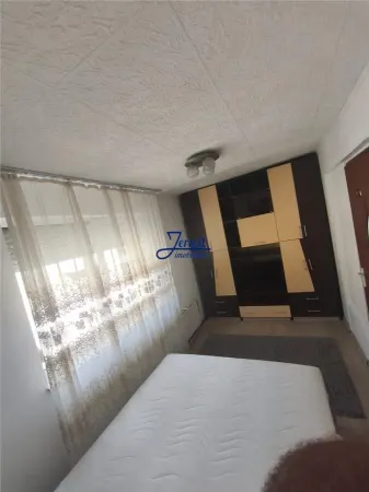 Apartament 3 camere Reșița - poza 1