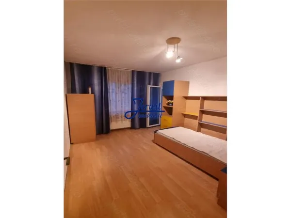 Apartament 4 camere Reșița - poza 2