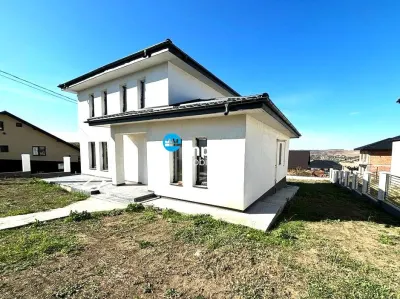 Casa 4 cam, teren 500, canalizare, asfalt, Legaga Ciurbesti - Ciurbesti