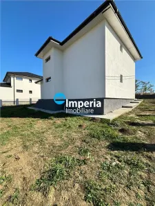 Casa 4 cam, teren 500, canalizare, asfalt, Legaga Ciurbesti - foto 14