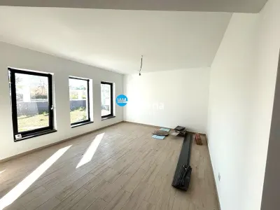 Casa 4 cam, teren 500, canalizare, asfalt, Legaga Ciurbesti - foto 5