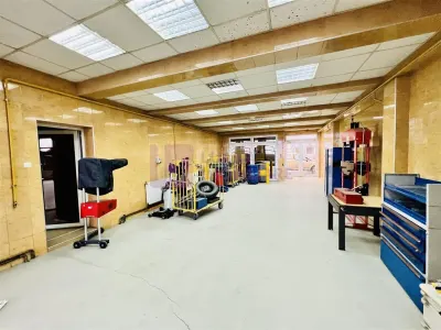 Spatiu industrial pretabil service auto | 390 mp | Central | cu birouri | - foto 4