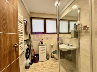 Casa de vanzare Piata Cluj | teren 336 mp | doua apartamente si anexe - foto 18