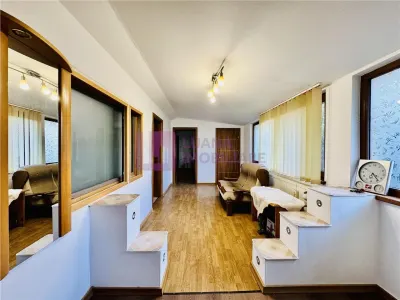 Casa de vanzare Piata Cluj | teren 336 mp | doua apartamente si anexe - foto 3