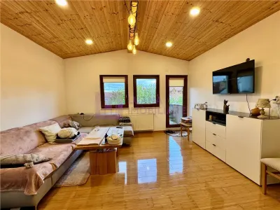 Casa de vanzare Piata Cluj | teren 336 mp | doua apartamente si anexe - foto 5