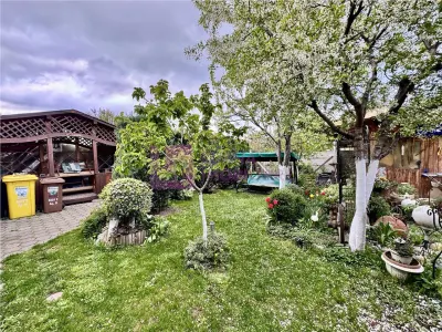 Casa de vanzare Piata Cluj | teren 336 mp | doua apartamente si anexe - foto 8