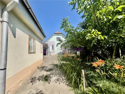 Casa de vanzare  | 2 constructii | 540 mp teren |  zona Lupeni | pivnita - Sibiu