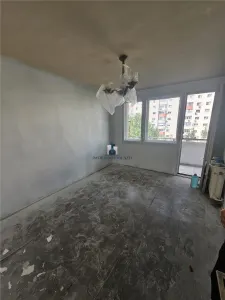 Apartament 3 camere Semidecomandat  Pta. Sudului - foto 3
