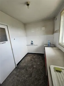 Apartament 3 camere Semidecomandat  Pta. Sudului - foto 4