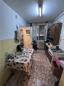 Vanzare Apartament 3 Camere Semidecomandat Berceni-Izvorul Crisului - foto 1