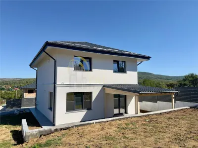 Vila individuala de vanzare in Barnova, zona retrasa si linistita - Barnova