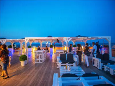 VANZARE HOTEL 4* IN MAMAIA, ZONA CAZINO - Mamaia