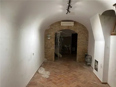 SPATIU COMERCIAL -  ZONA ULTRACENTRALA - 4 PUNCTE DE ACCES - TRIFAZIC - 380MP - AUTORIZAT ISU - foto 11