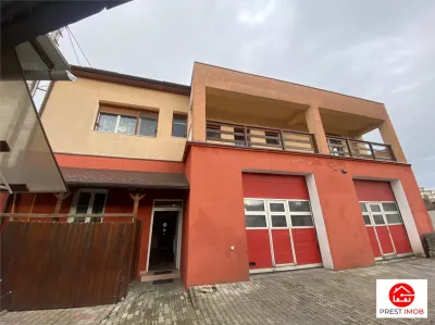 Casa cu 4 camere+spatiu comercial de vanzare in Unirii - foto 1