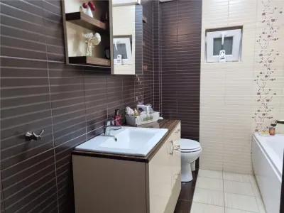 GIROC - 2 CAMERE - ETAJ INTERMEDIAR - PARCARE INCLUSA - ZONA EXCELENTA - foto 8