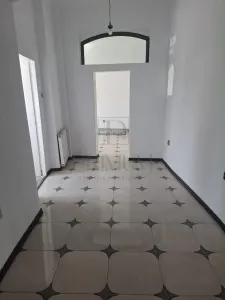 SPATIU COMERCIAL - 4 CAMERE - 3 GRUPURI SANITARE - CURTE - ZONA LINISTITA - CENTRALA PROPRIE - TRIFAZIC - foto 2