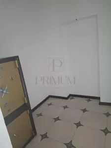 SPATIU COMERCIAL - 4 CAMERE - 3 GRUPURI SANITARE - CURTE - ZONA LINISTITA - CENTRALA PROPRIE - TRIFAZIC - foto 5