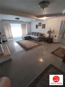 Apartament si spatiu comercial de vanzare - Reghin