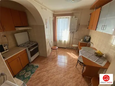 Apartament cu 4 camere de vanzare in Tudor - foto 1