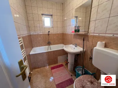 De vanzare apartament 3 camere, pe doua nivele - foto 2