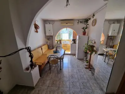 ARADULUI - ETAJ 3 - BLOC IZOLAT - 3 camere - decomandat - centrala proprie - clima - BOXA - foto 3
