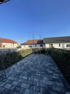 Apartament in casa insiruita - zona buna - mobilat utilat - curte amenjata - foto 9