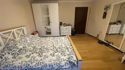 BUCOVINA - RENOVAT - ETAJ 1 - BLOC IZOLAT - 4 CAMERE - 2 BAI - 2 BALCOANE - CENTRALA PROPRIE - RULOURI - foto 3