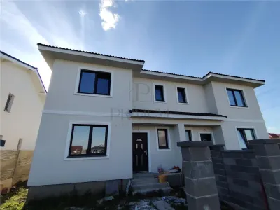 Duplex spatios - toate utilitatile - la cheie - Mosnita Noua