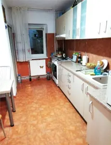 LIPOVEI - PARTER INALT - 3 cam - 2 bai - centrala proprie - BOXA - Timisoara
