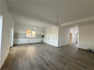 Duplex finalizat - 2 bai - langa asfalt - foto 2