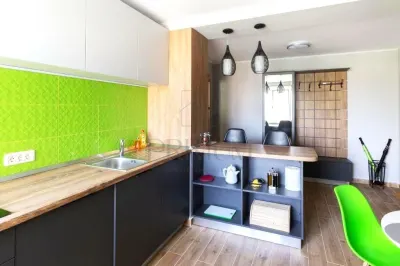 CENTRAL - ETAJ 5 - BLOC IZOLAT - LIFT - 3 CAMERE - clima - RENOVAT - BOXA CF - foto 2