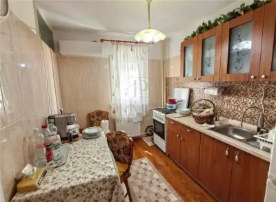 SIMION BARNUTIU - ETAJ 3 - GARAJ+BOXA SUB BLOC - 3 CAM - 2 BAI - 2 BALCOANE - CLIMA - foto 2