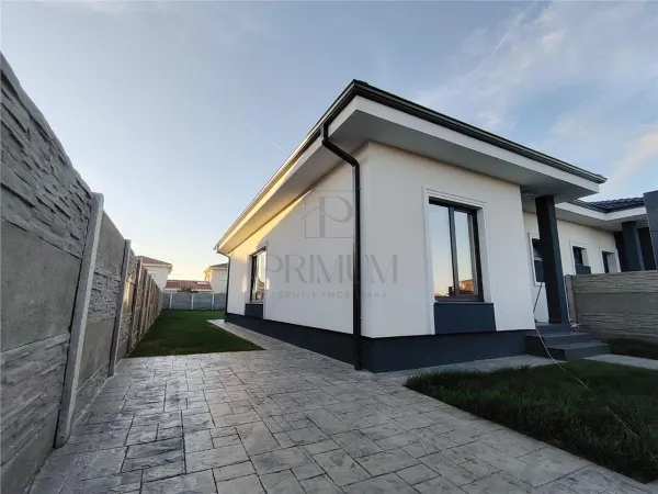 Casă 3 camere Moșnița Nouă - poza 1