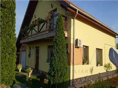 Casă 4 camere Moșnița Veche - poza 1