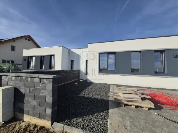 Casă 4 camere Moșnița Nouă - poza 2